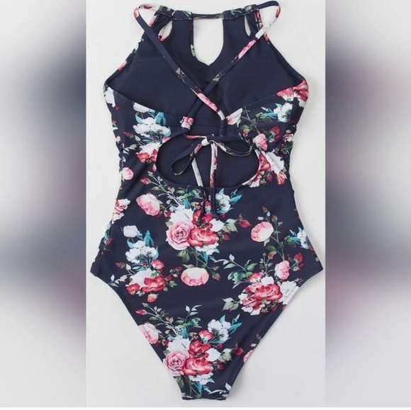 NWT CUPSHE Tummy Control One Piece with keyhole | L - Picture 3 of 5